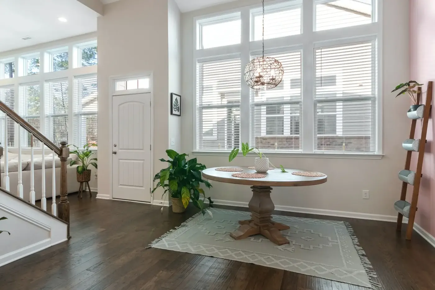 Do Your Indianapolis Windows Need Inside Mount or Outside Mount Blinds?
